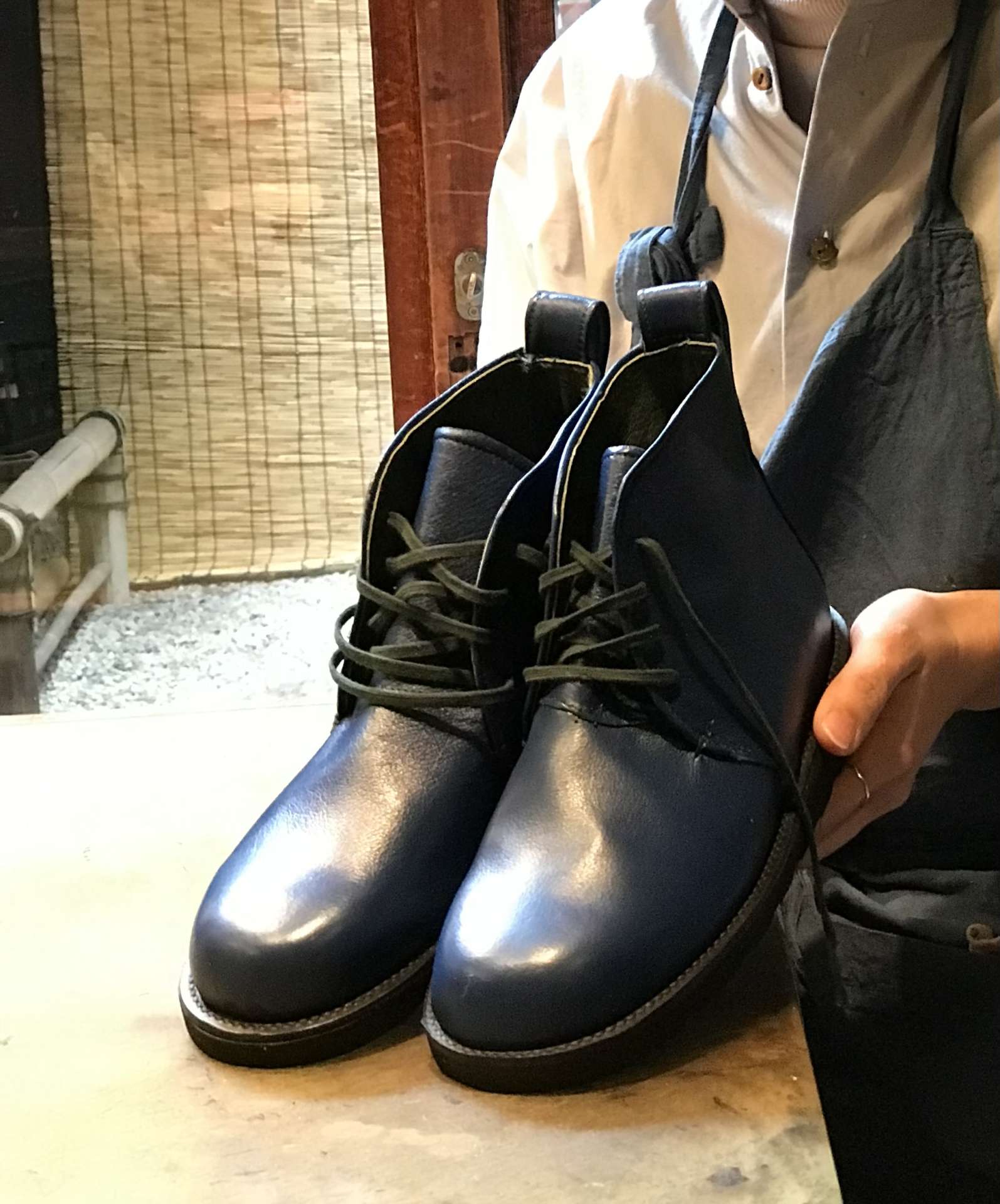 デザートブーツを自分の足に合わせて作る　《靴作り体験コース》