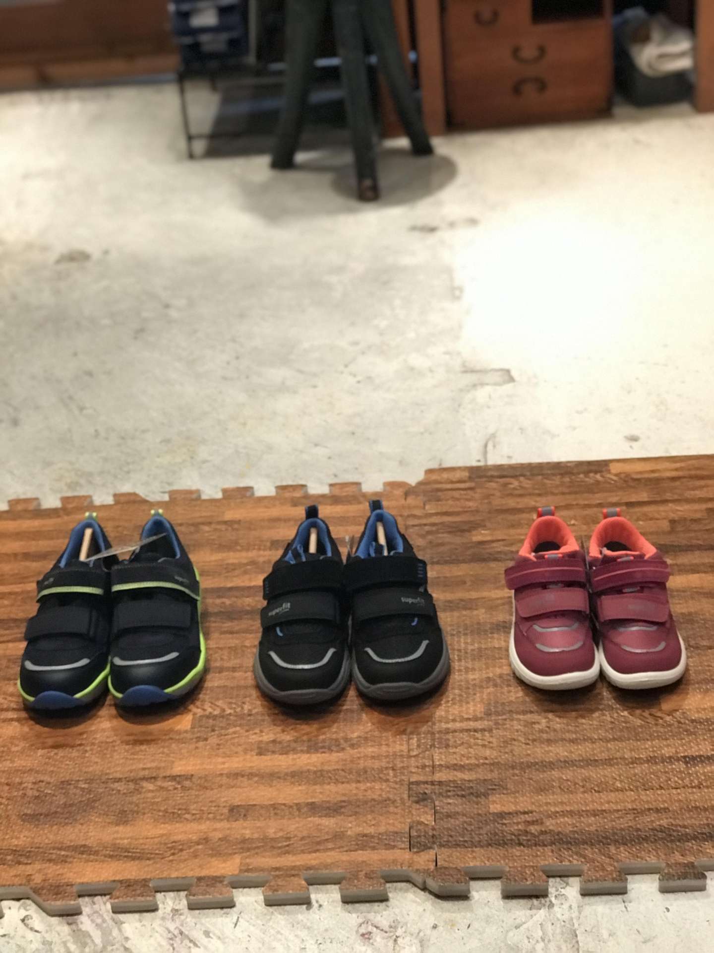 《御池工房》丸手印靴工房では、御池工房でもスーパーフィットのフィッティングおよび販売を行っております