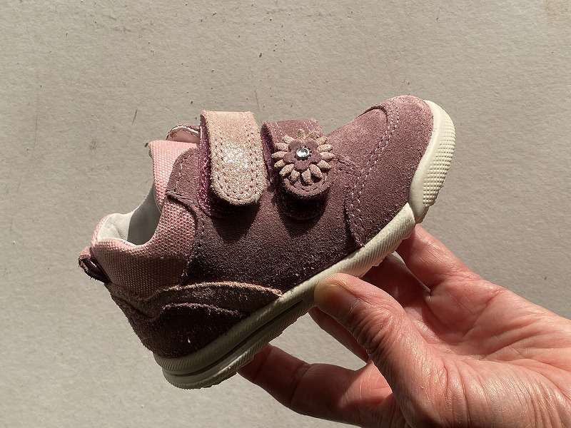 《super fit/スーパーフィット》  ヨーロッパのインポートシューズ□BABY□KIDS□JUNIA  足を計測して販売しています。  インソール作成、加工・調整もいたします。