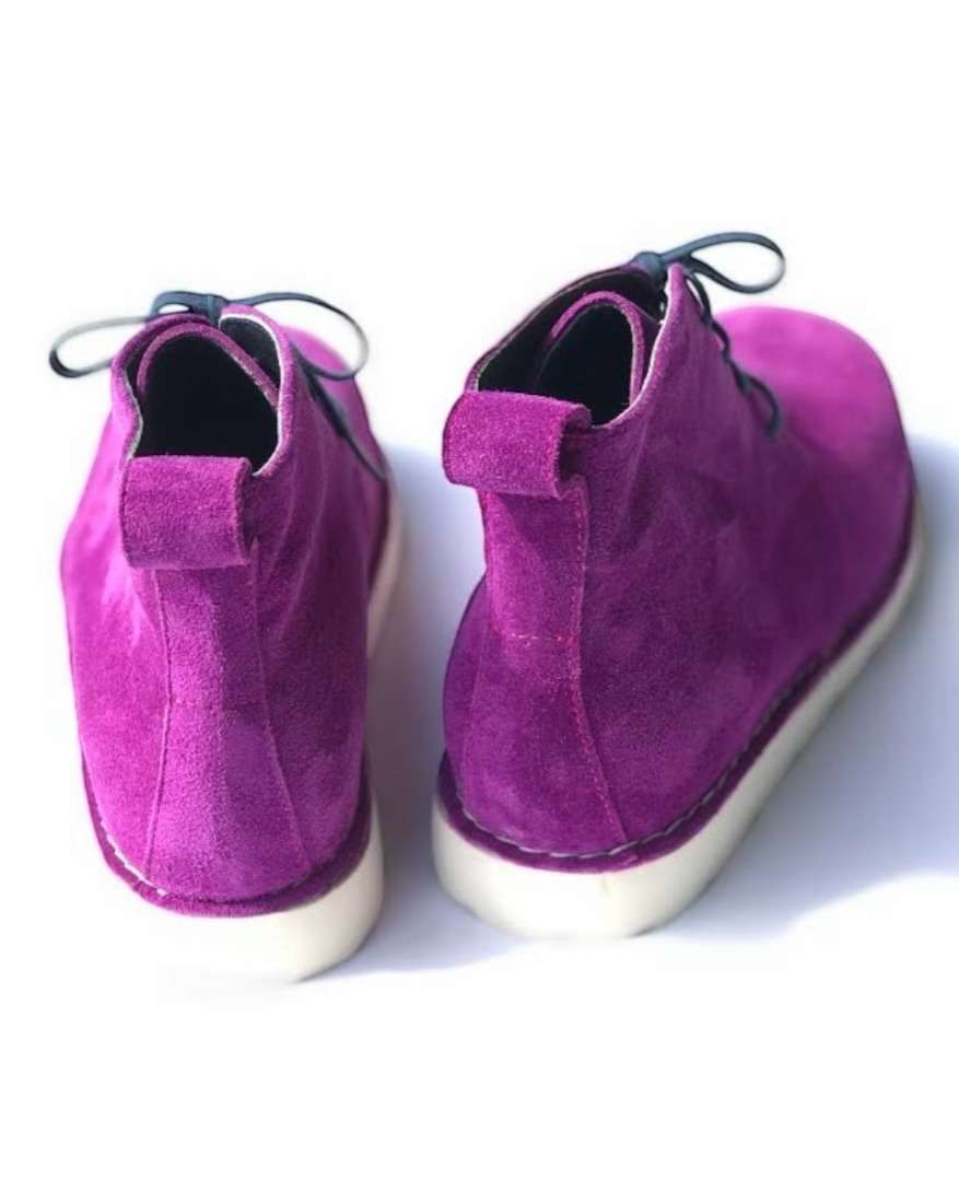 《チャッカーブーツ》  ◻︎MENS ◻︎LADYS  安定感、着用感の良いタイプです。  スムース革や起毛革も似合い、アレンジも多様な汎用性の高い靴です