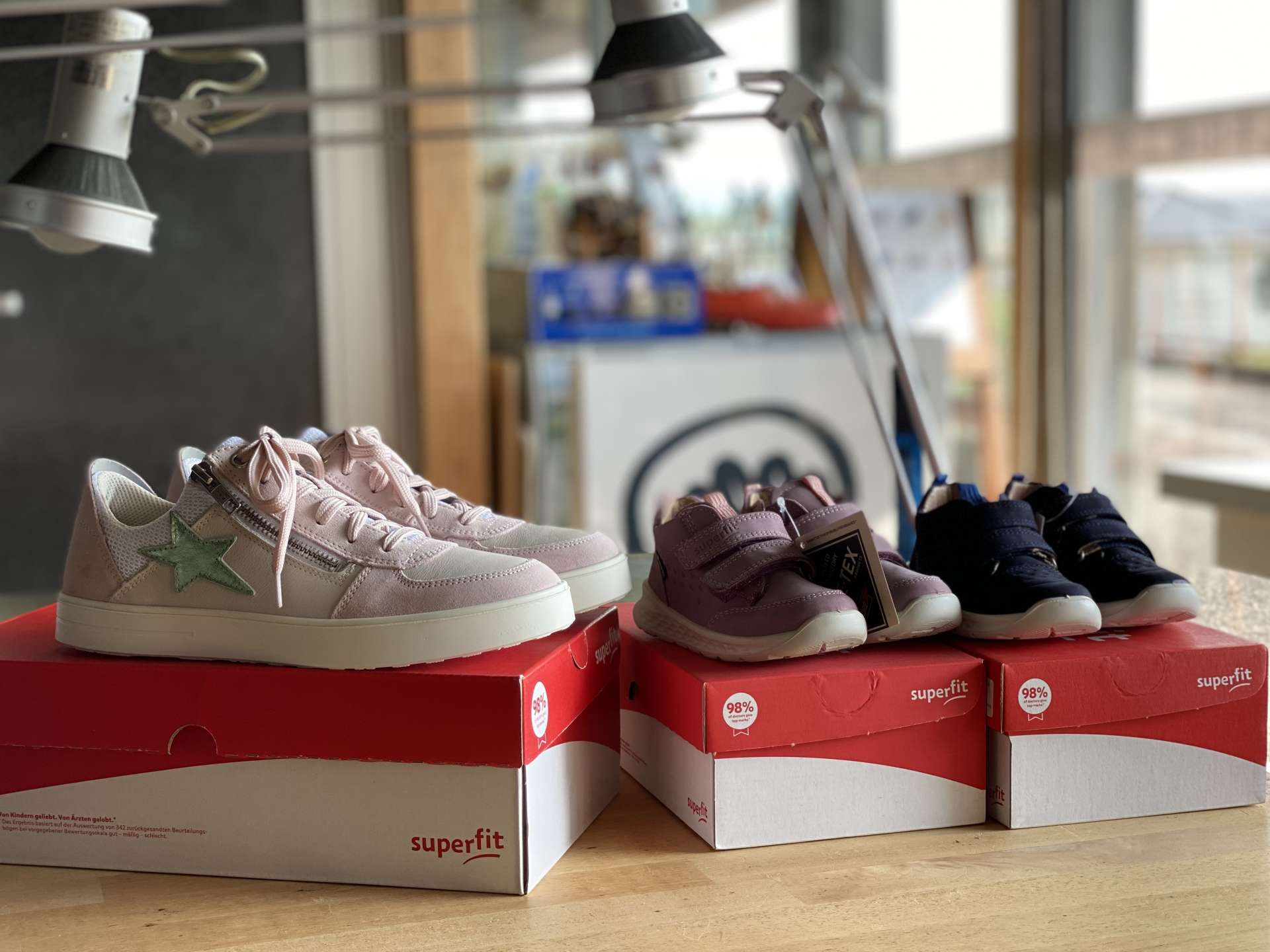 《super fit/スーパーフィット》  ヨーロッパのインポートシューズ□BABY□KIDS□JUNIA  足を計測して販売しています。  インソール作成、加工・調整もいたします。 